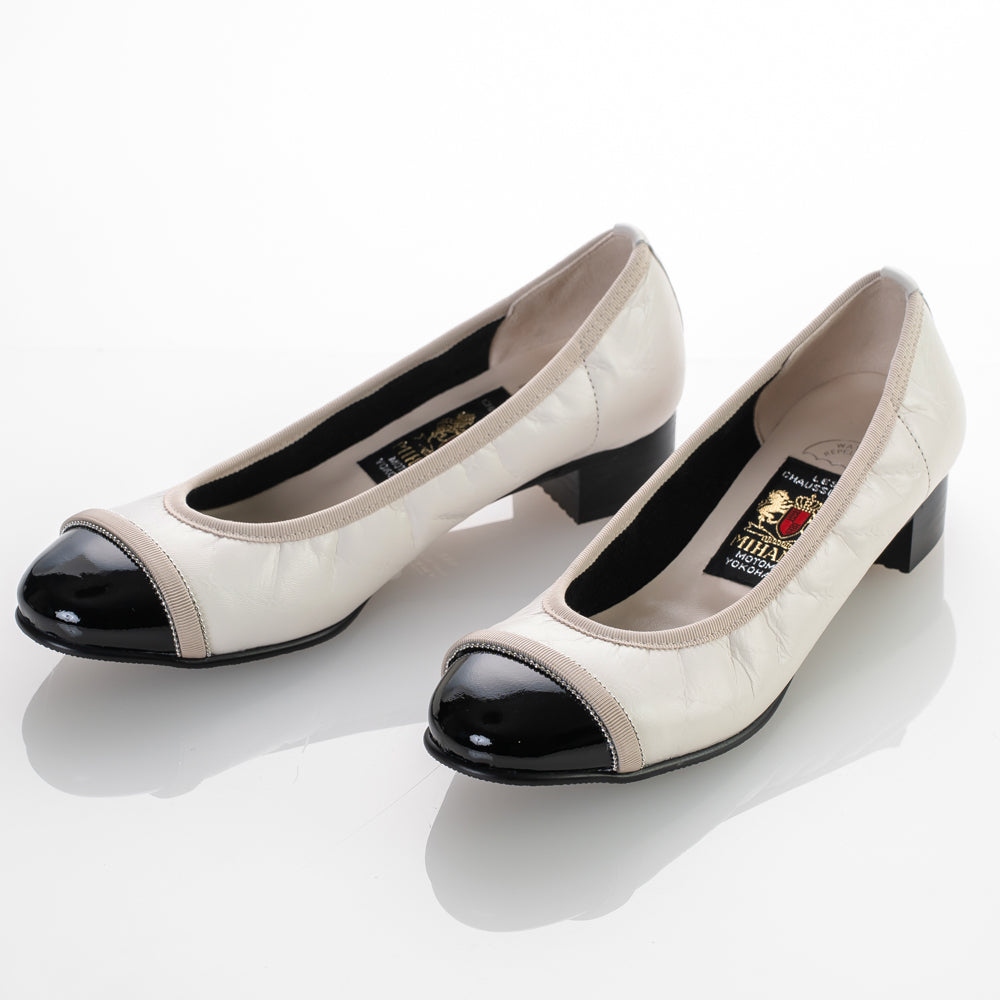 【極美品✨】元値18150円　ミハマ　カッターシューズ24.5 型押し　フリンジ 3B15R_bg_1_07620883-7abf-4392-